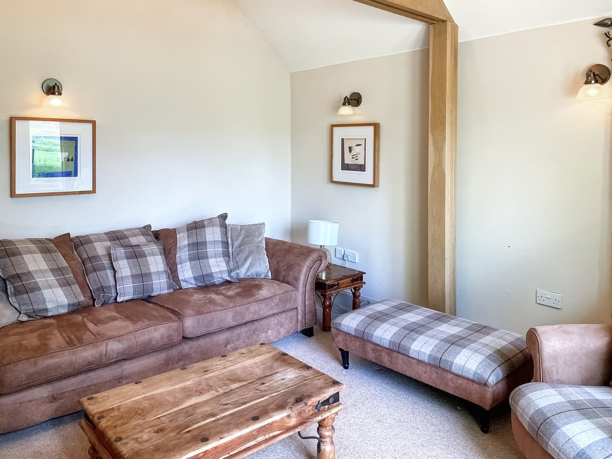 Glen Clova Getaways - Brandy Cottage, listing photograph 3