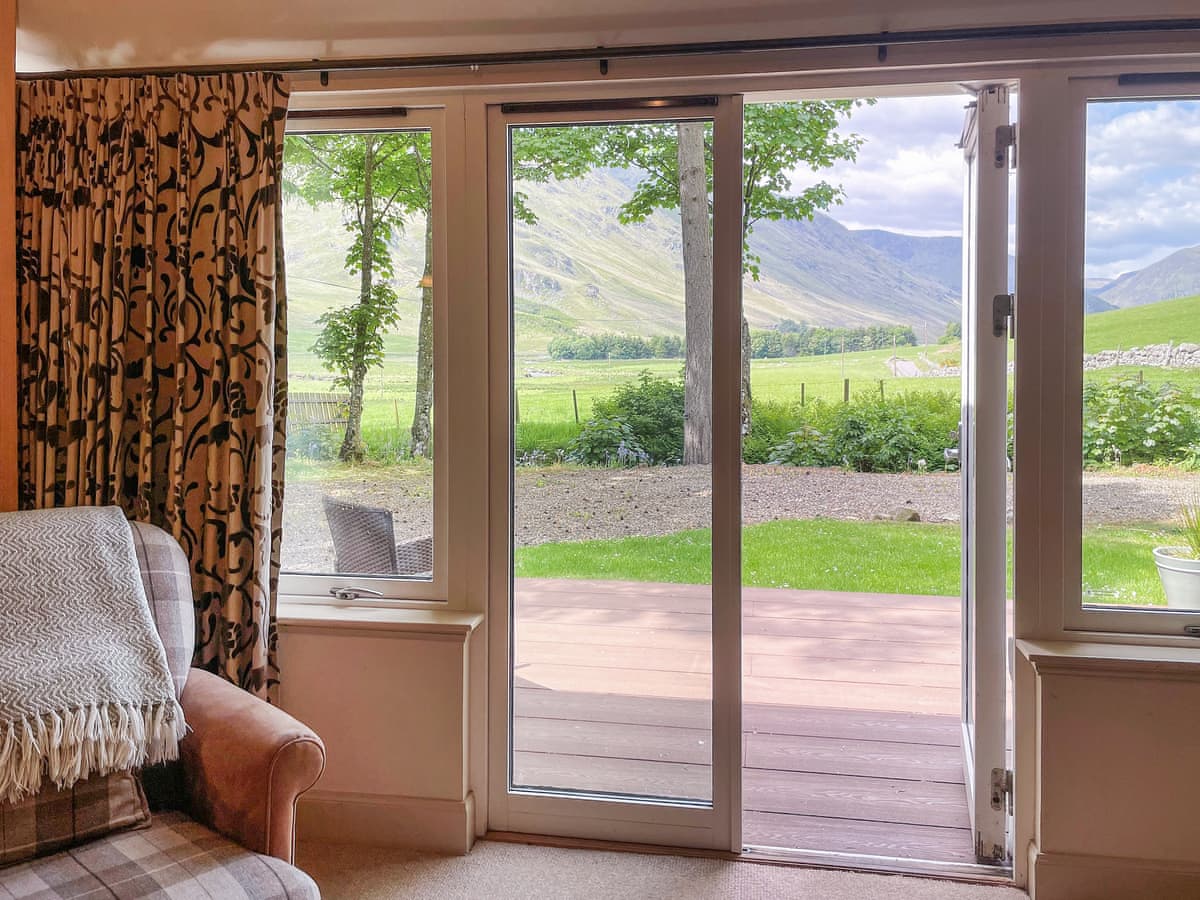 Glen Clova Getaways - Brandy Cottage, listing photograph 4