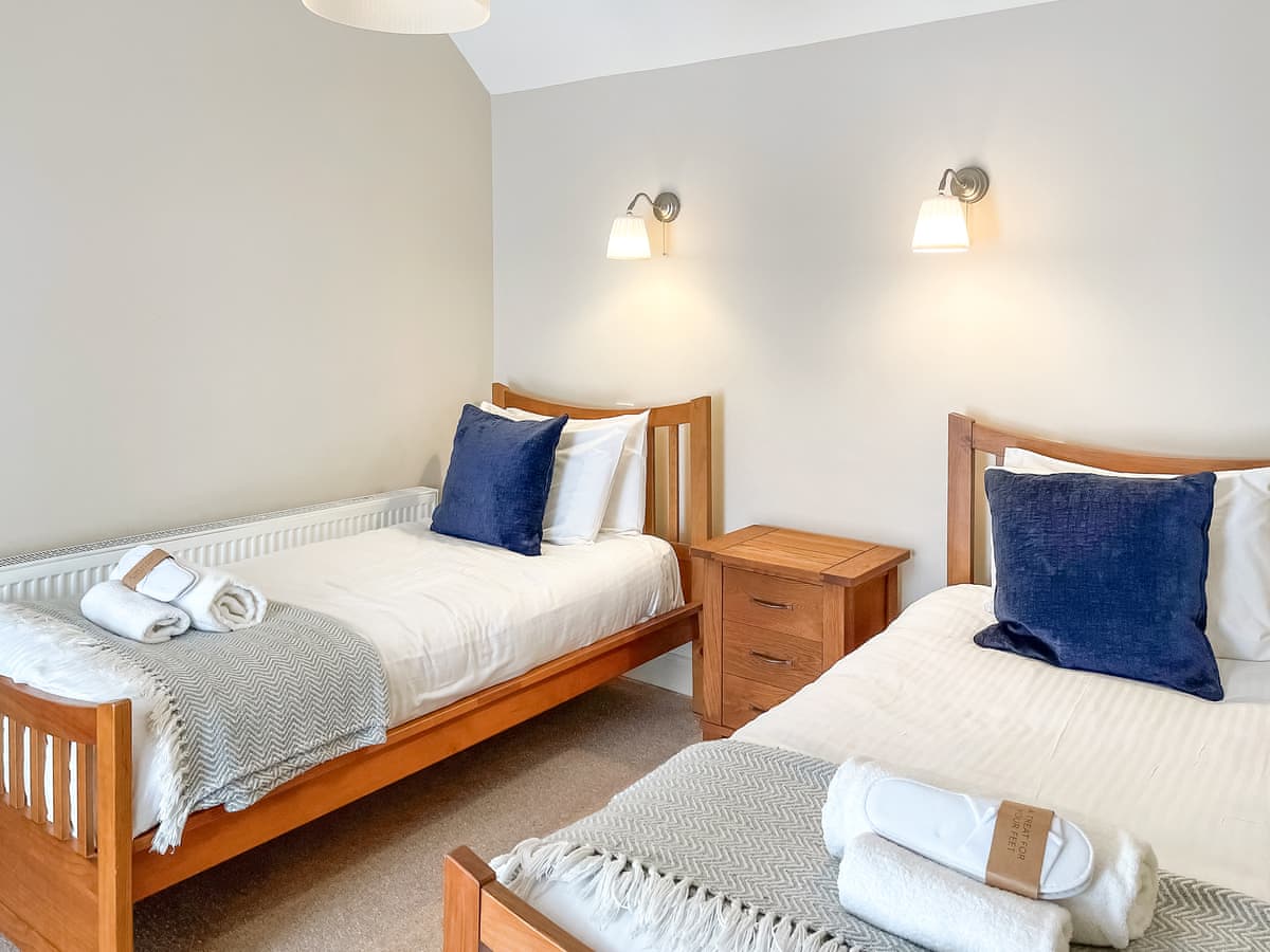 Glen Clova Getaways - Brandy Cottage, listing photograph 8