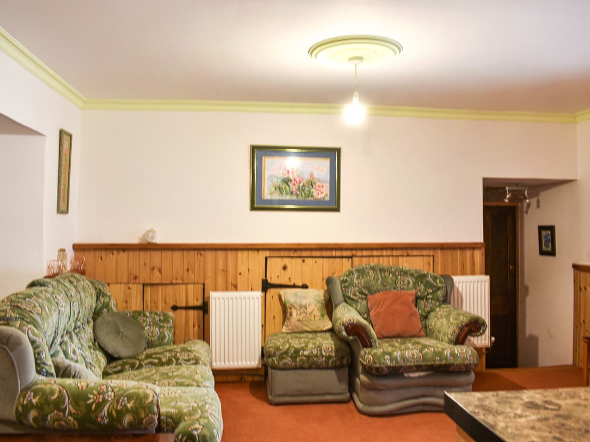 Hallgreen, listing photograph 3