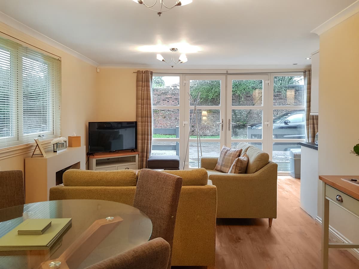 Loch Lomond Sanctuary Lodges - Leven Lodge 2