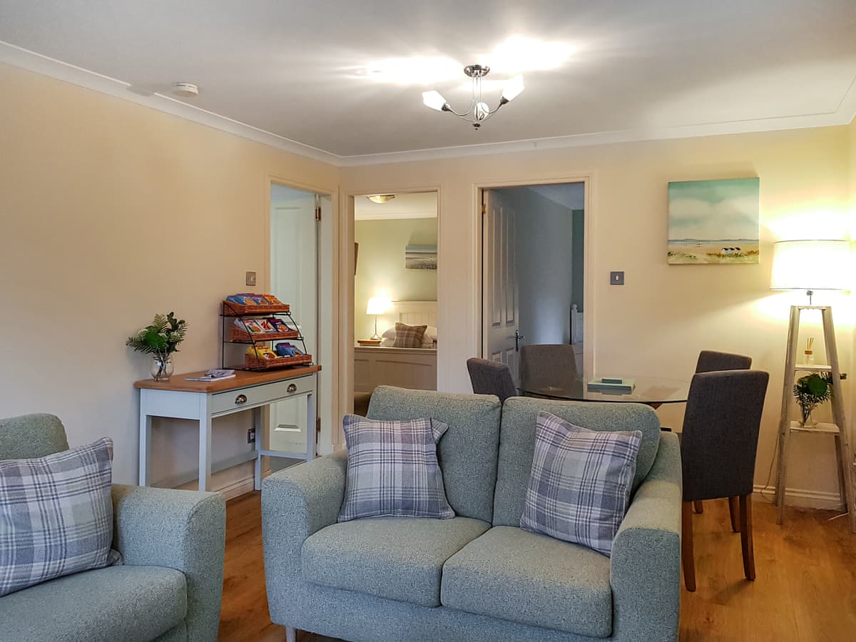 Loch Lomond Sanctuary Lodges - Leven Lodge 2, listing photograph 3