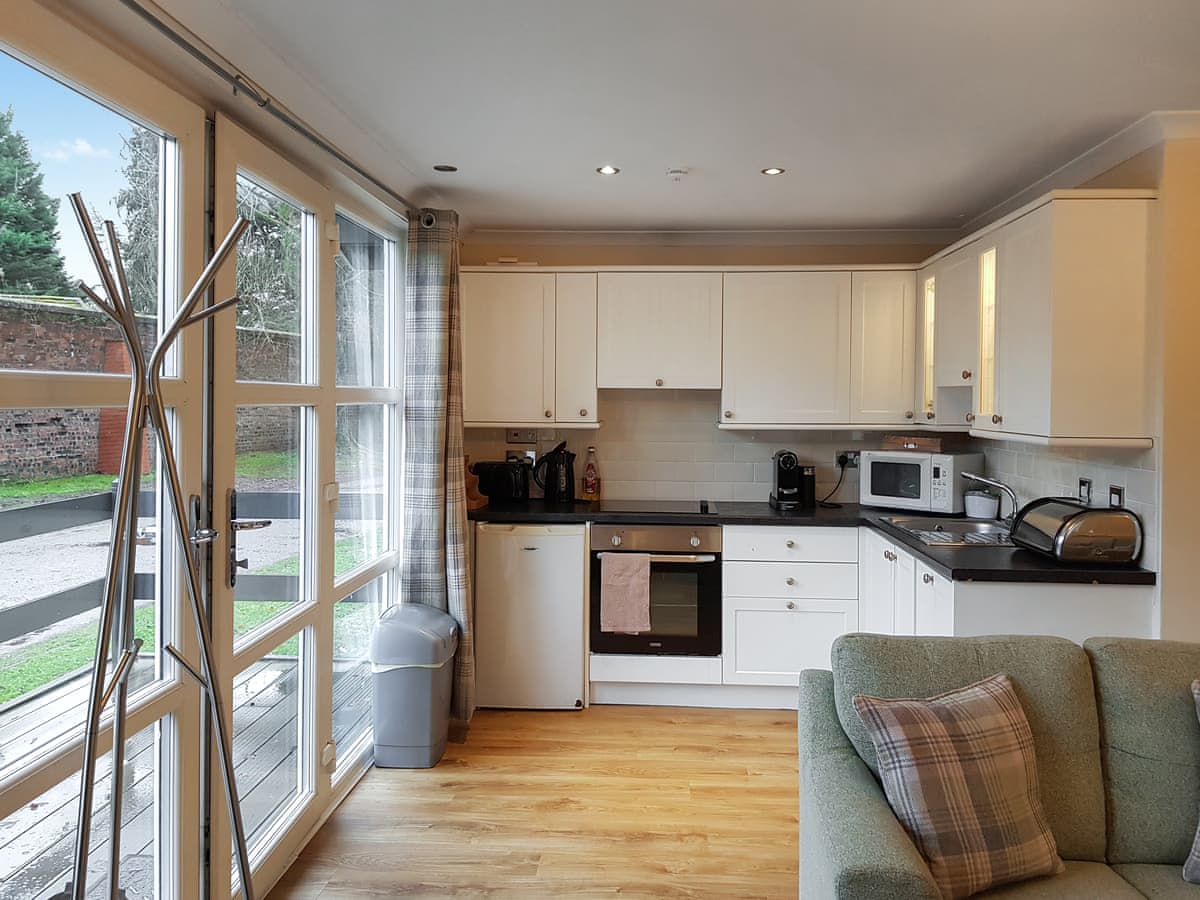 Loch Lomond Sanctuary Lodges - Leven Lodge 2, listing photograph 5