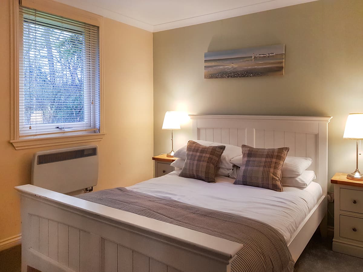 Loch Lomond Sanctuary Lodges - Leven Lodge 2, listing photograph 6