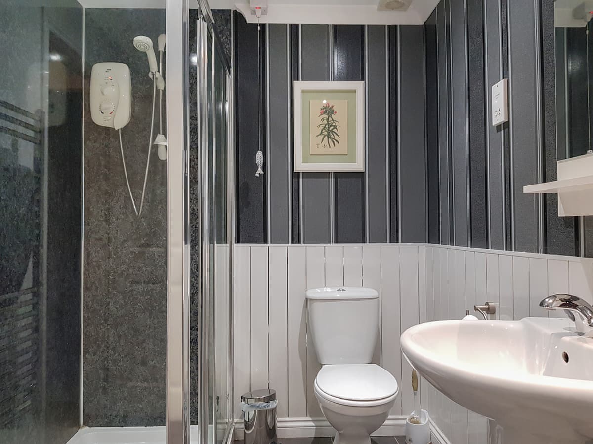 Loch Lomond Sanctuary Lodges - Leven Lodge 2, listing photograph 9