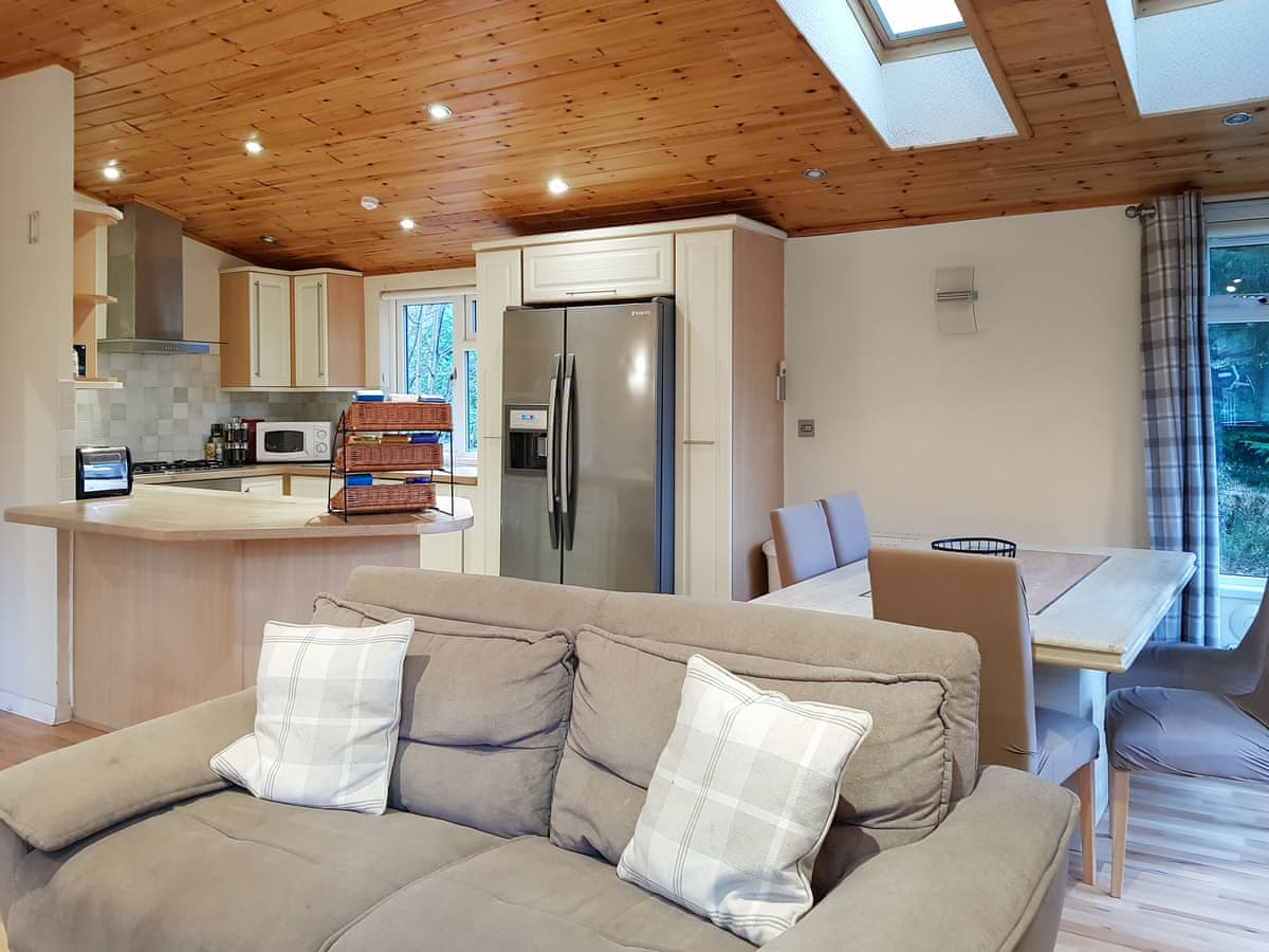 Loch Lomond Sanctuary Lodges - Kingfisher Lodge, listing photograph 2