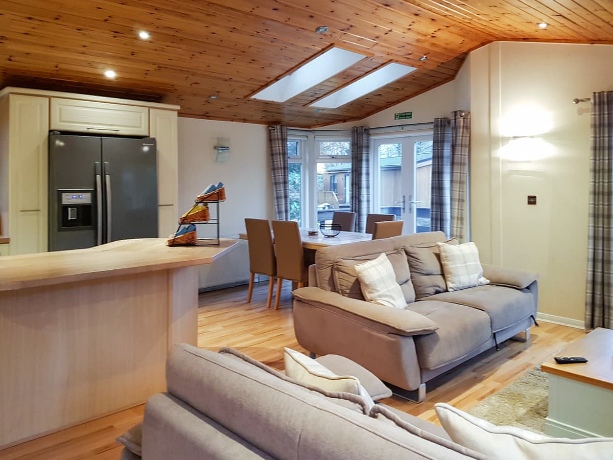 Loch Lomond Sanctuary Lodges - Kingfisher Lodge, listing photograph 3