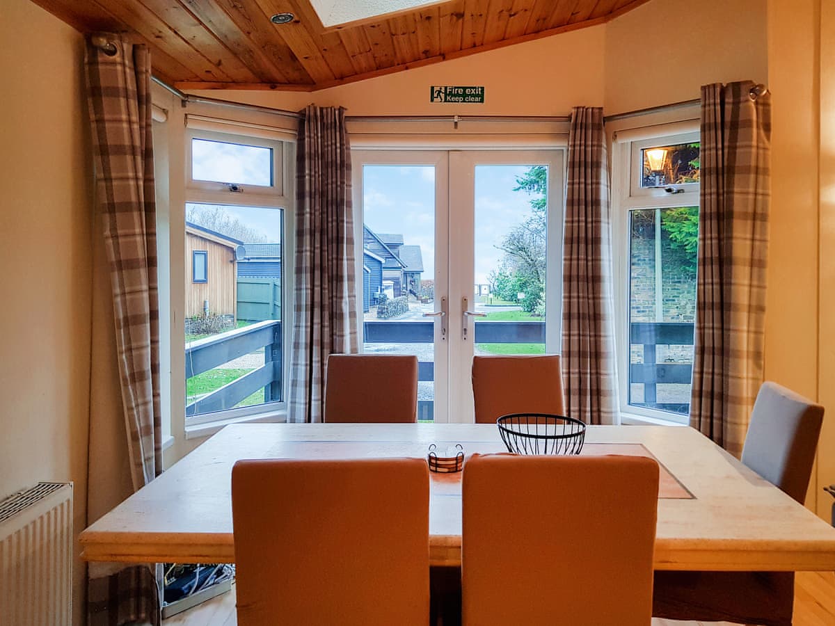 Loch Lomond Sanctuary Lodges - Kingfisher Lodge, listing photograph 4