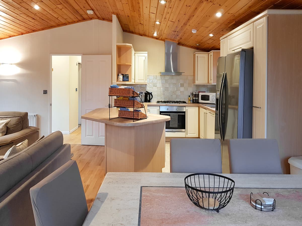Loch Lomond Sanctuary Lodges - Kingfisher Lodge, listing photograph 5