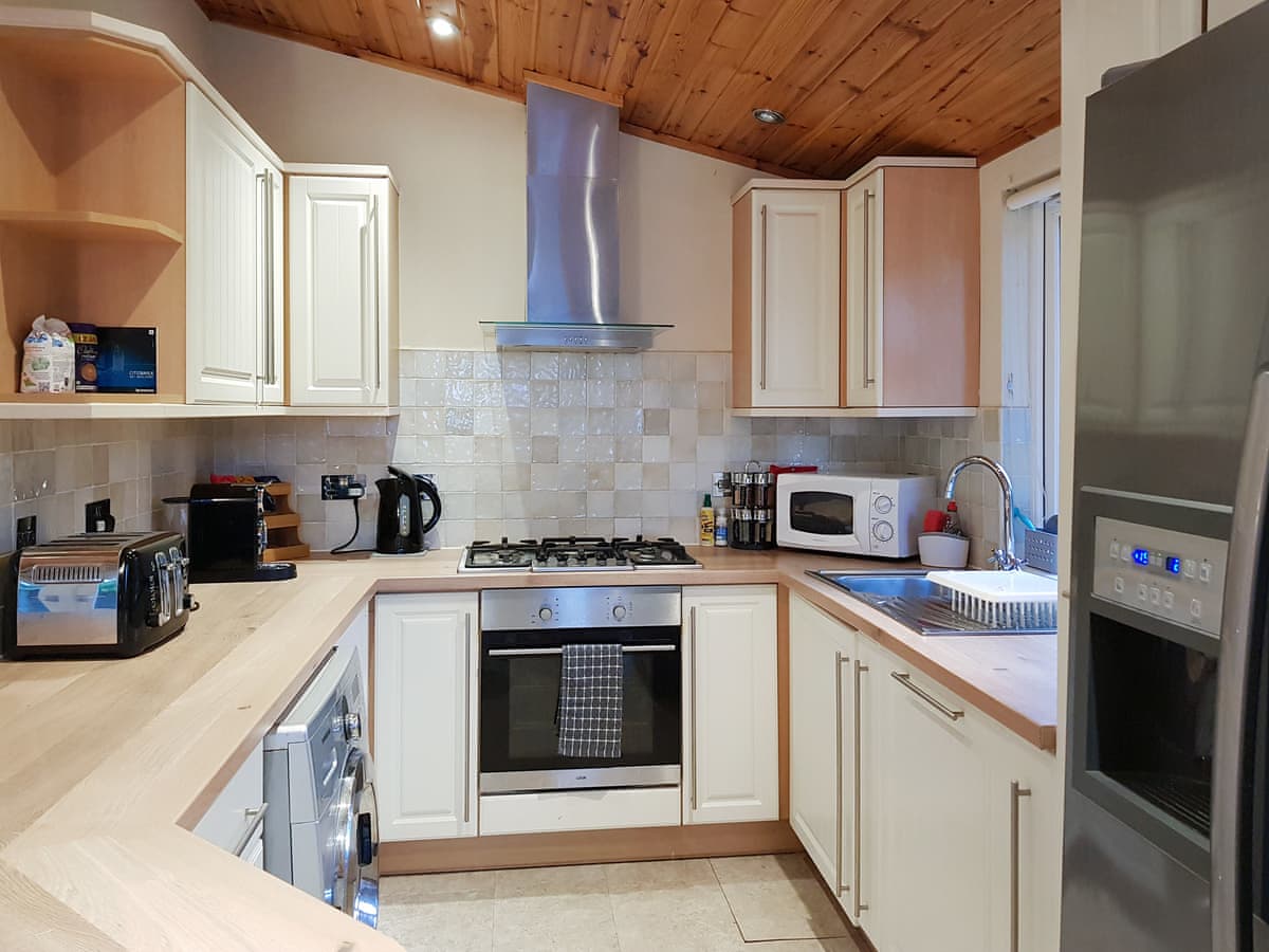 Loch Lomond Sanctuary Lodges - Kingfisher Lodge, listing photograph 6