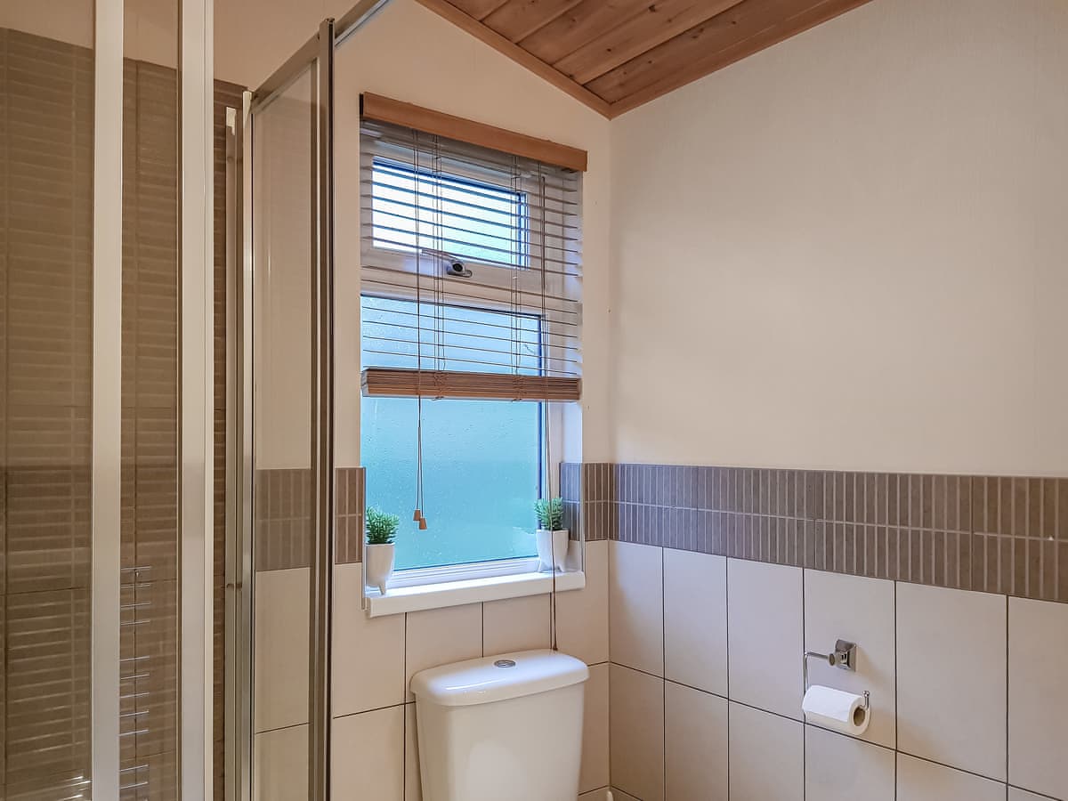 Loch Lomond Sanctuary Lodges - Kingfisher Lodge, listing photograph 12