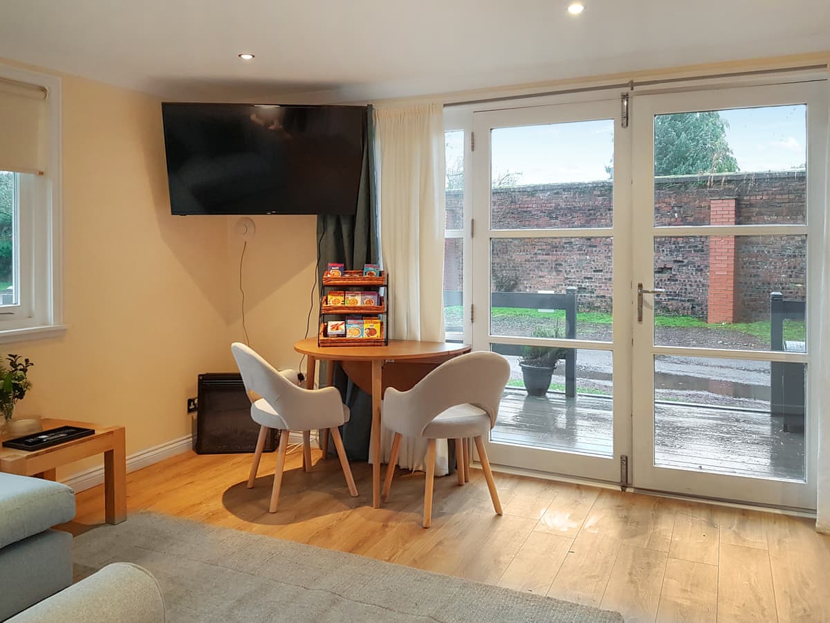 Loch Lomond Sanctuary Lodges - Leven Lodge 1, listing photograph 2