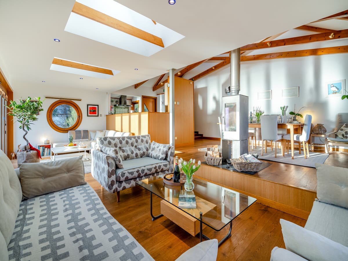 Shore House, listing photograph 2