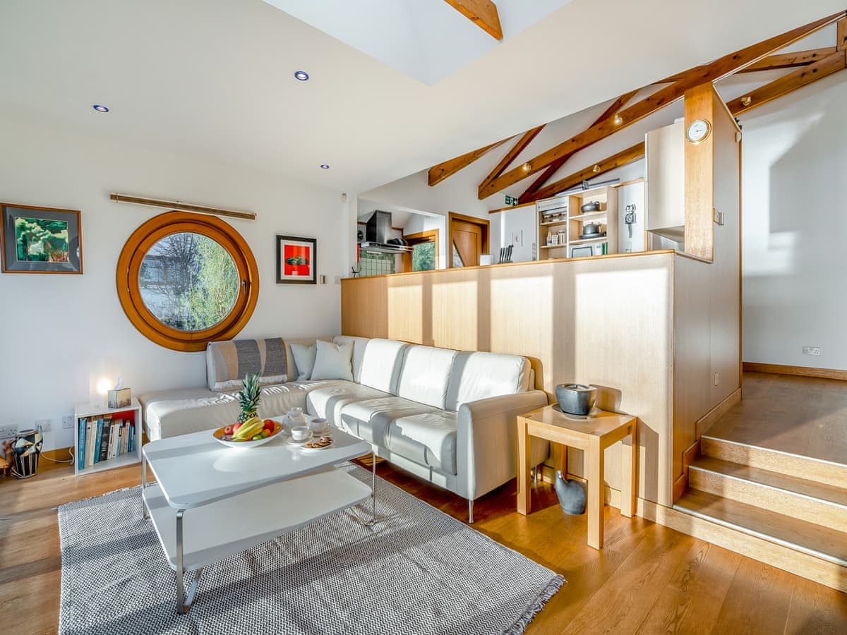 Shore House, listing photograph 4
