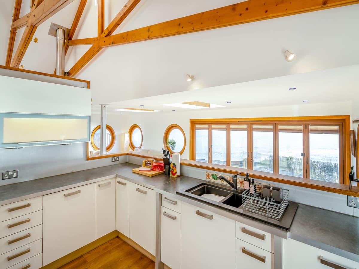 Shore House, listing photograph 10