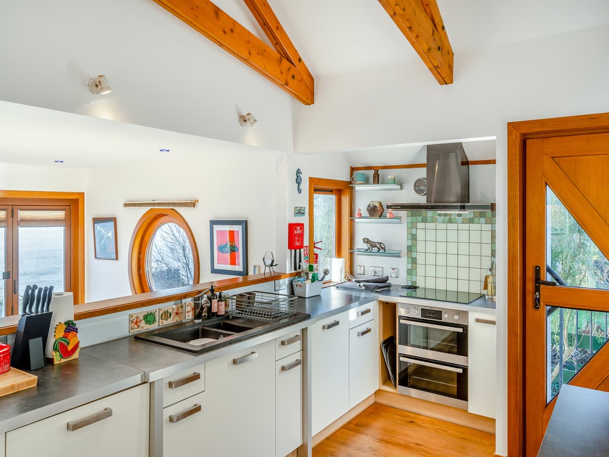 Shore House, listing photograph 11