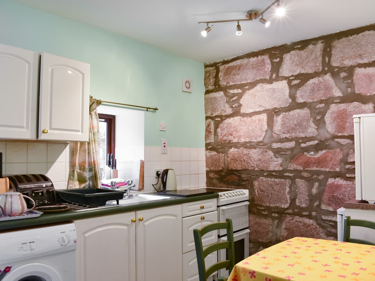 Bonn Na Coille Cottages - Pine Tree Cottage, listing photograph 6