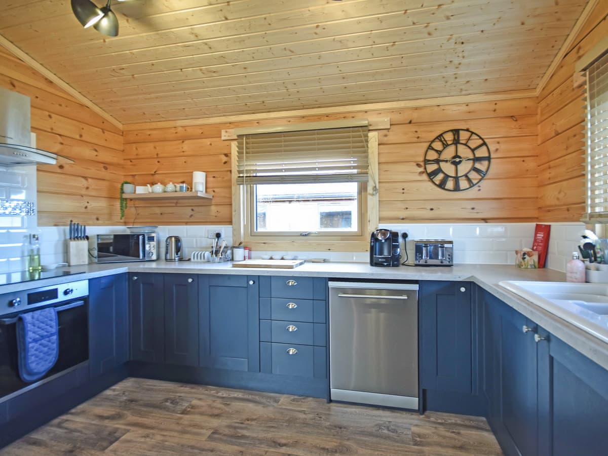 Stag and Coo Holidays - Stag Lodge, listing photograph 4