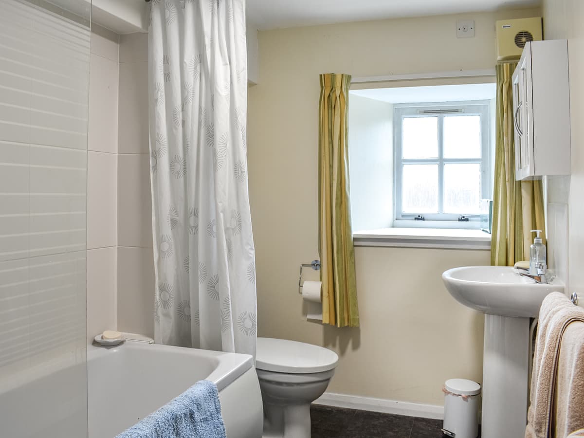 Cowie Mill Apartment, listing photograph 10