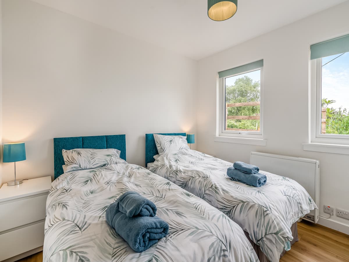 Sea Breeze Cottage, listing photograph 9