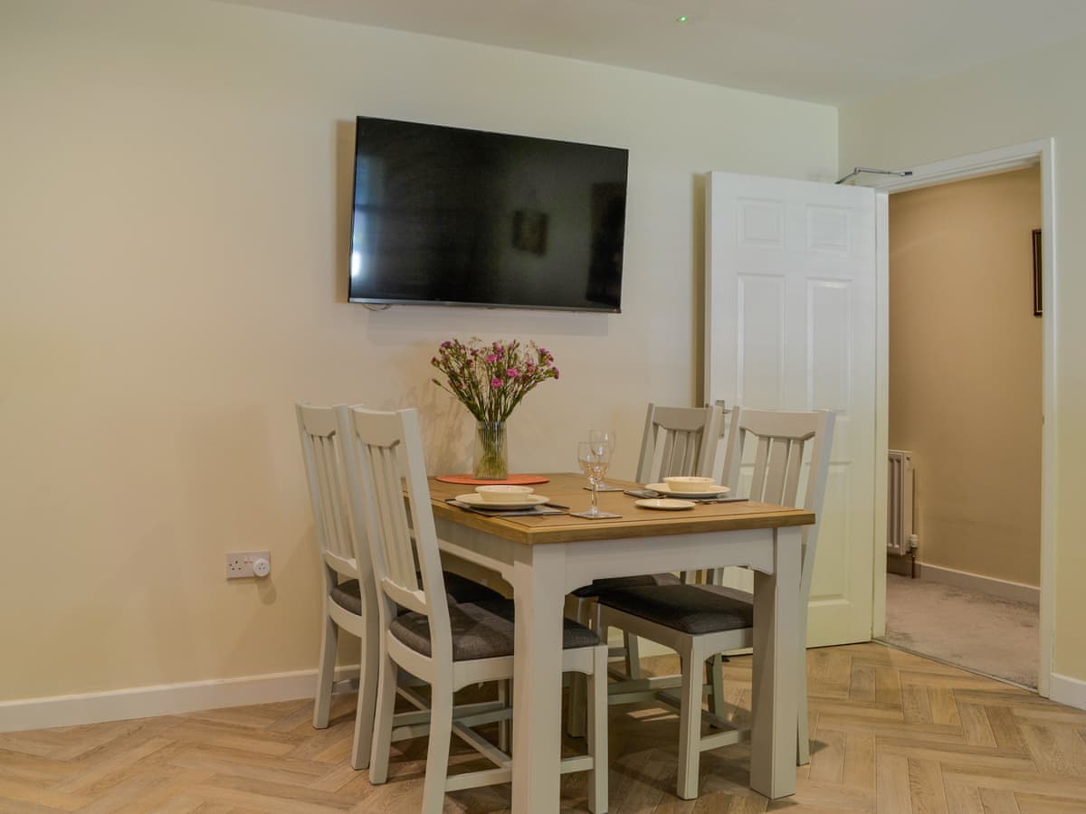 Aberfoyle Apartment 3 - Holly, listing photograph 5