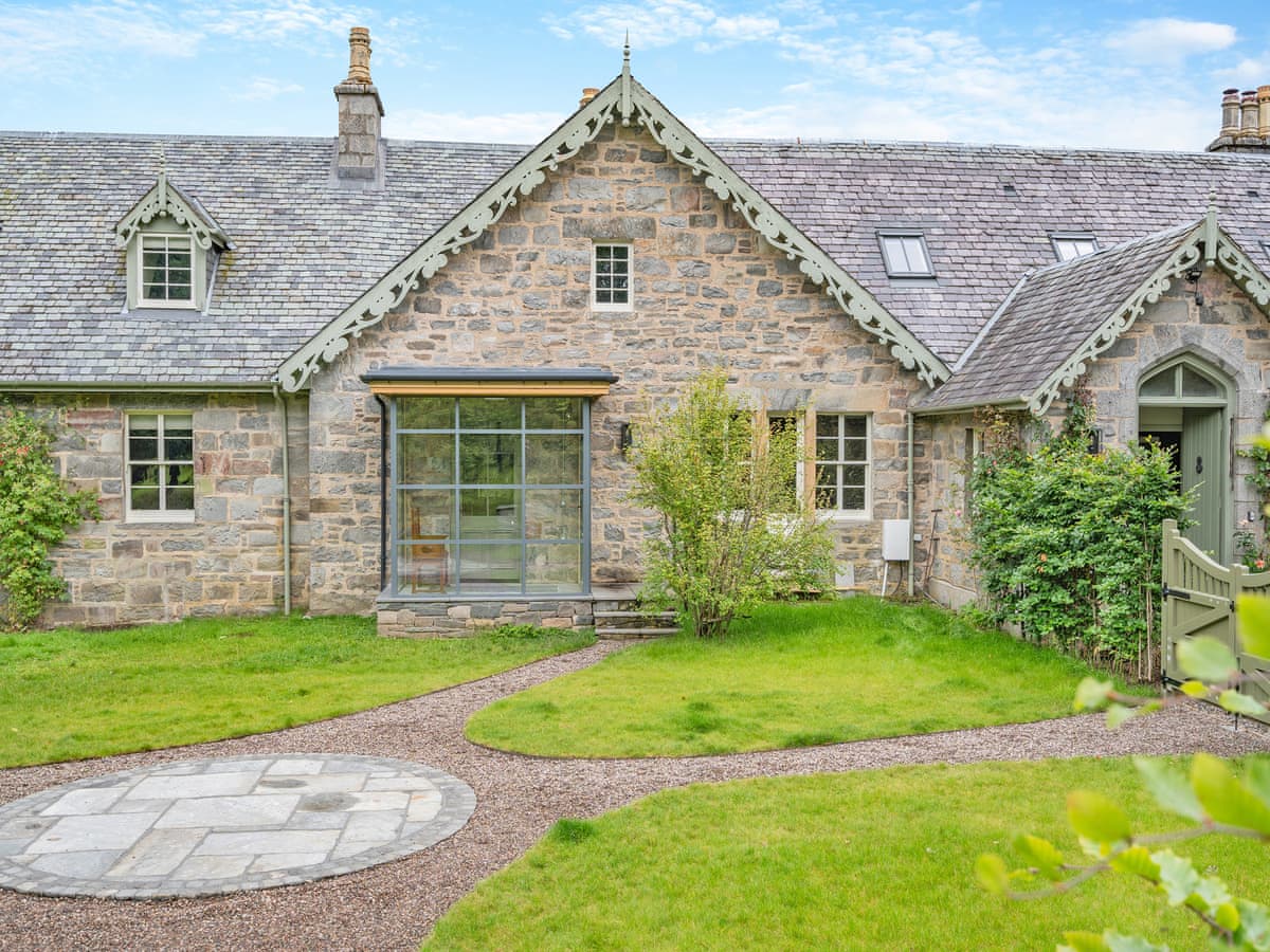 Croiscrag Lodge - Baillies Cottage, listing photograph 2