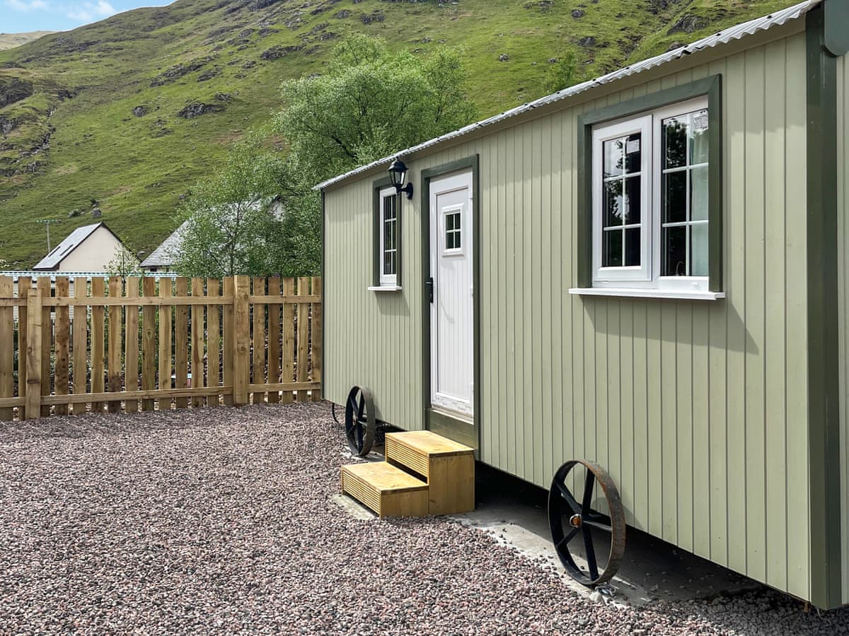 Shepherds Holidays - Shepherds Cabin, listing photograph 8