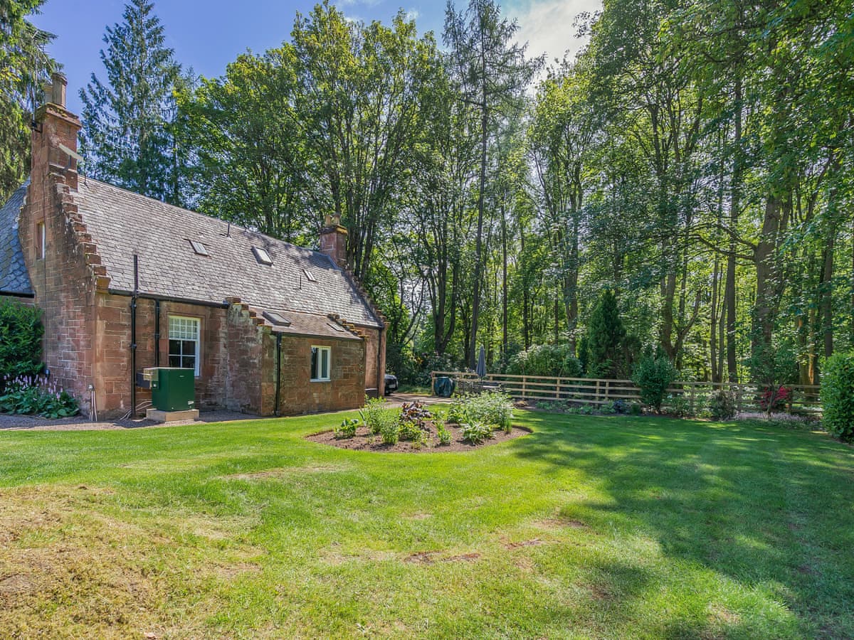 West Lodge, listing photograph 2