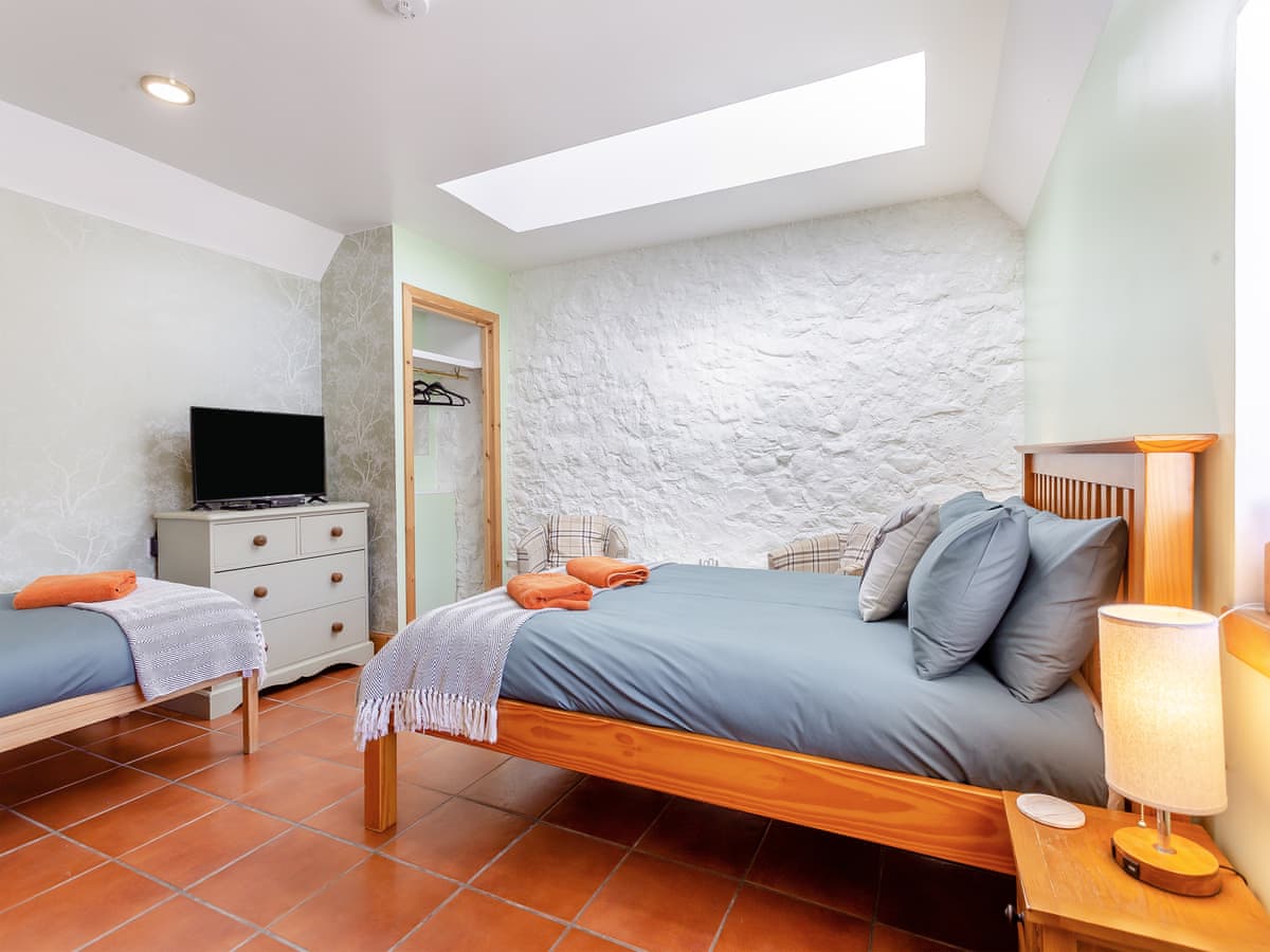 Canisp Studio Apartment, listing photograph 4