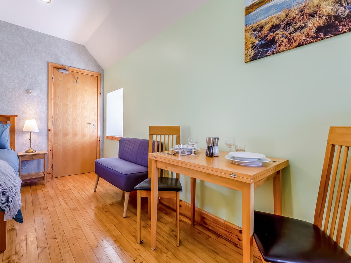 Inchnadamph Lodge Properties - Quinag Studio Apartment, listing photograph 2