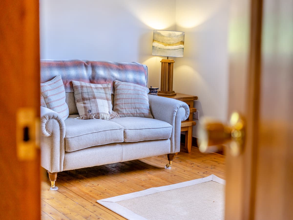Clunie Dam Lodge, listing photograph 9