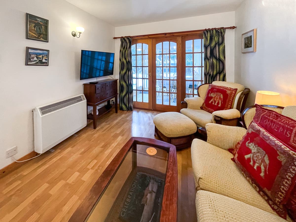 Heath Cottage, listing photograph 2
