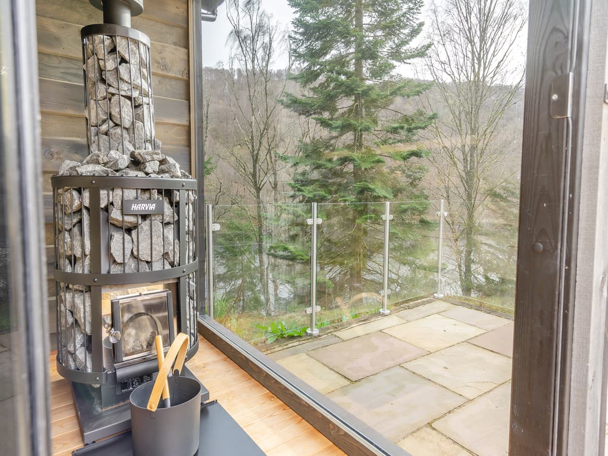 Clunie Dam Lodge, listing photograph 2