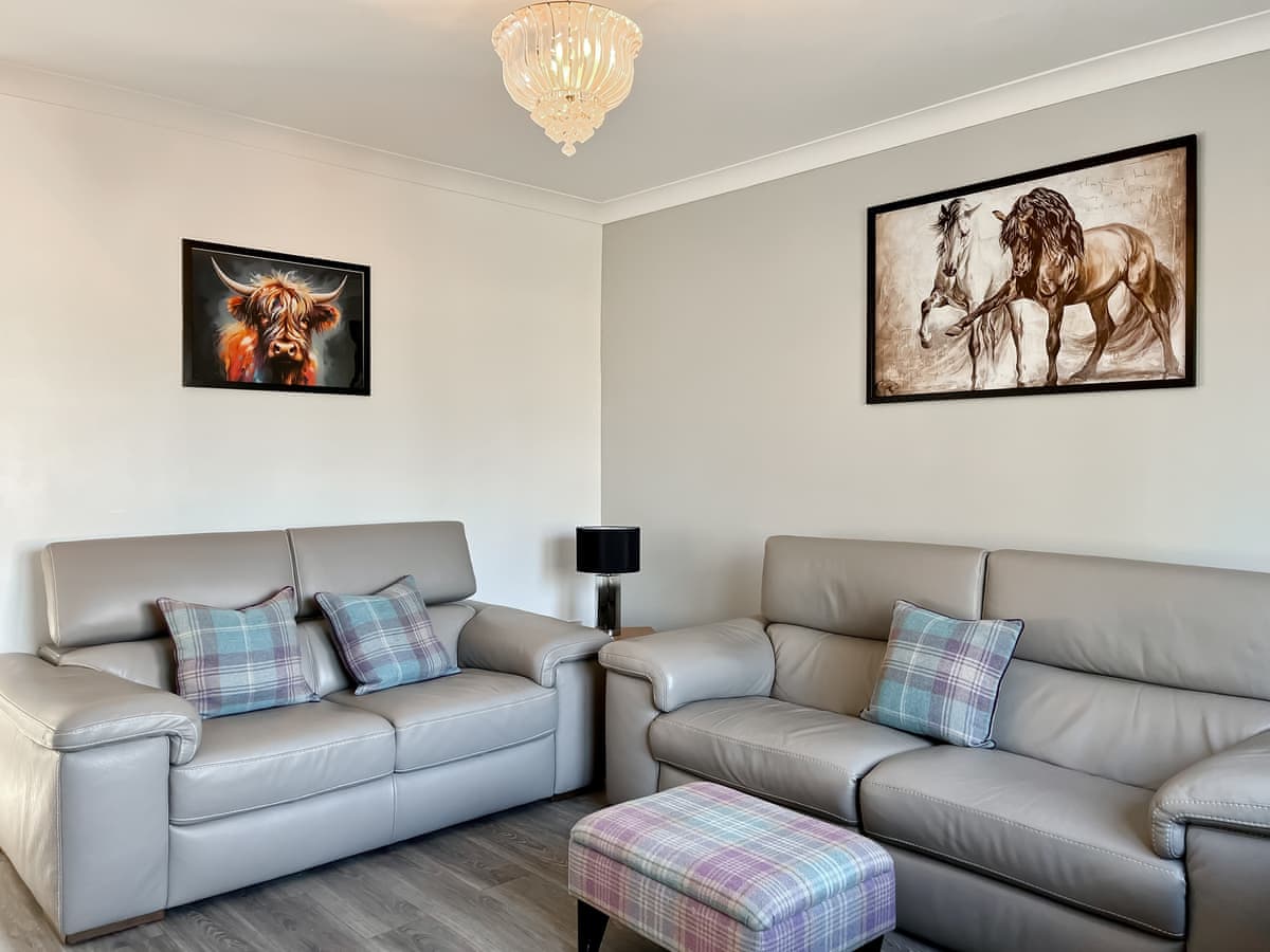 Cambusmoon Apartment, listing photograph 3