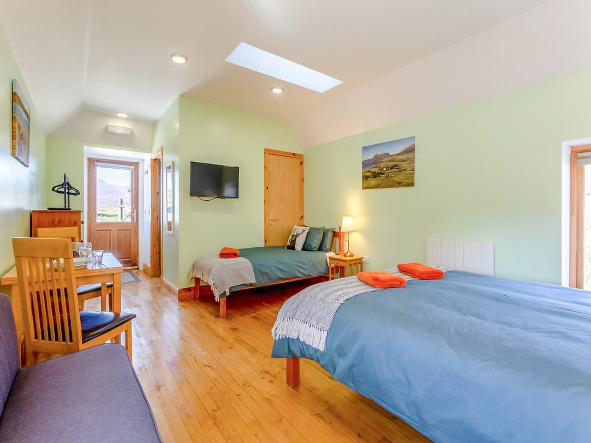 Inchnadamph Lodge Properties - Quinag Studio Apartment, listing photograph 7