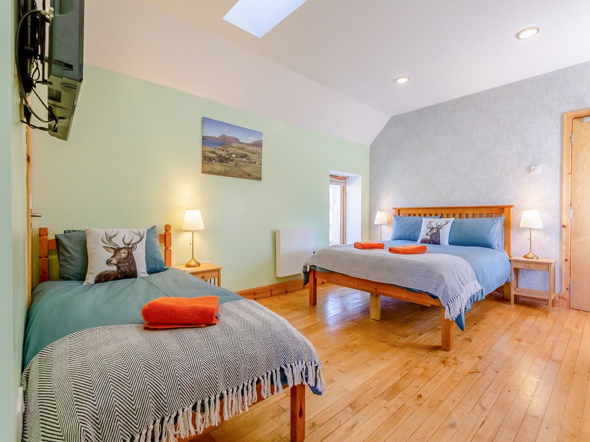 Inchnadamph Lodge Properties - Quinag Studio Apartment, listing photograph 8