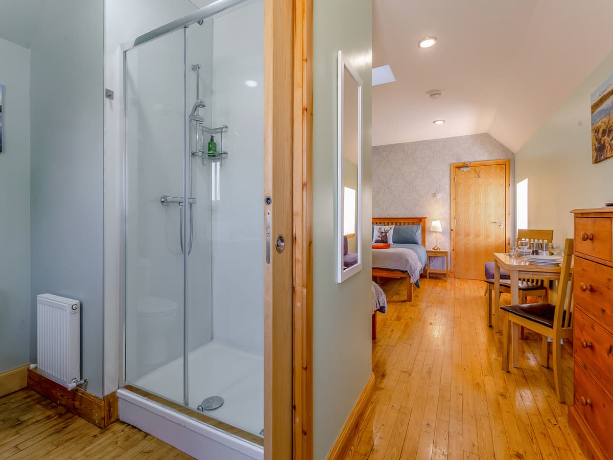 Inchnadamph Lodge Properties - Quinag Studio Apartment, listing photograph 10