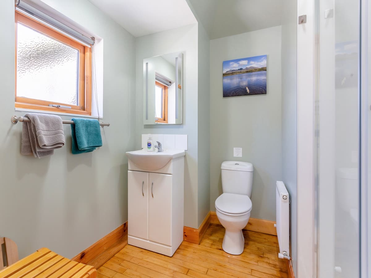 Inchnadamph Lodge Properties - Quinag Studio Apartment, listing photograph 12