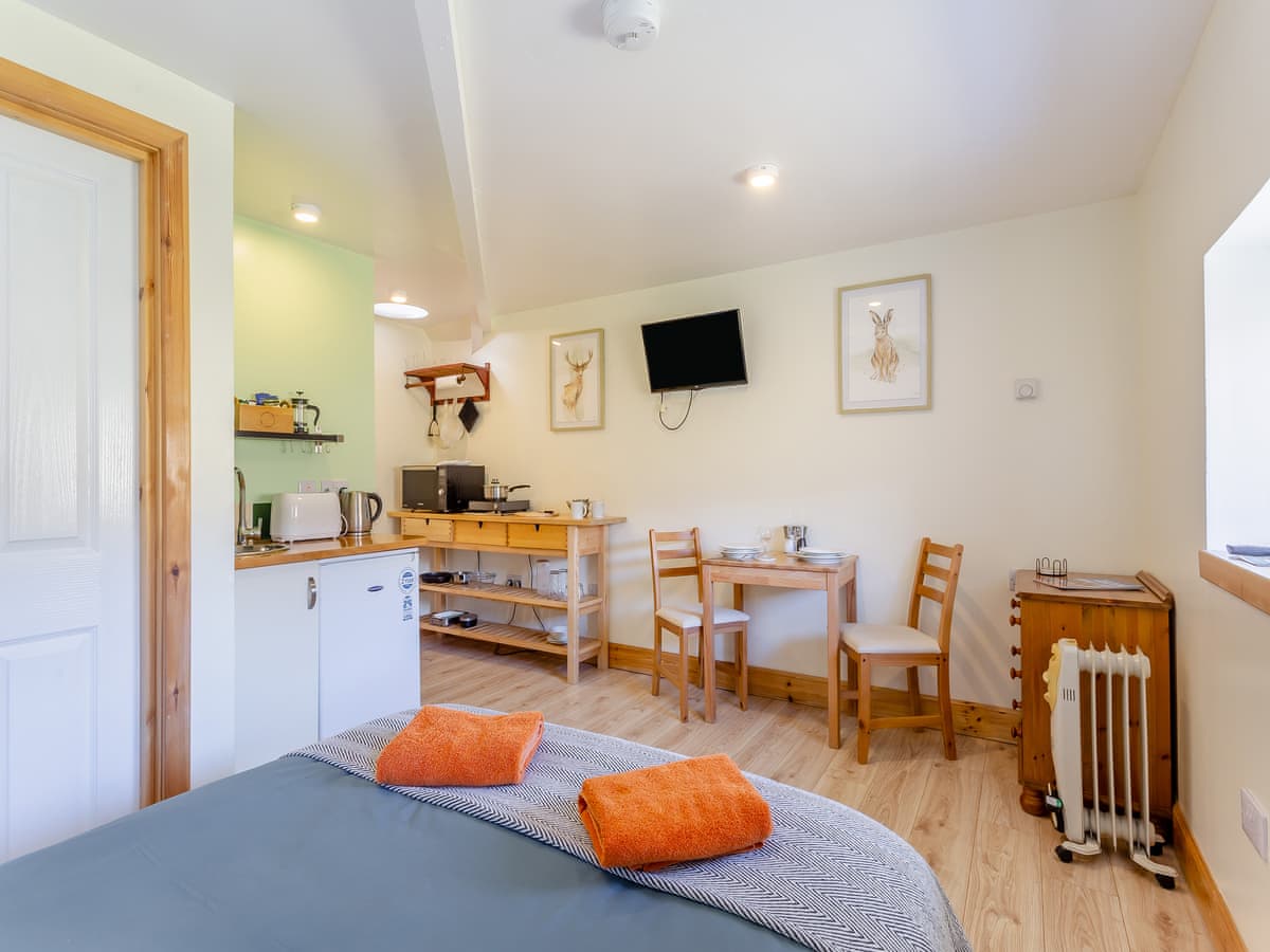 Inchnadamph Lodge Properties - Beinn Uidhe Studio Apartment, listing photograph 2
