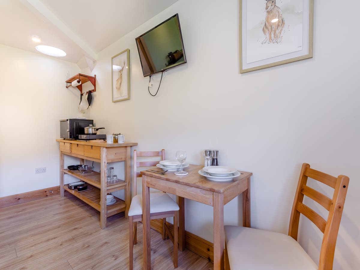 Inchnadamph Lodge Properties - Beinn Uidhe Studio Apartment, listing photograph 4