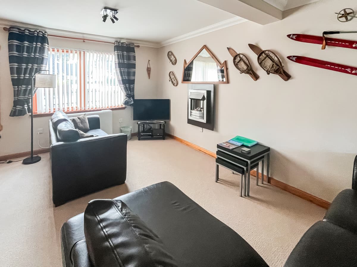 Rowlands, listing photograph 2
