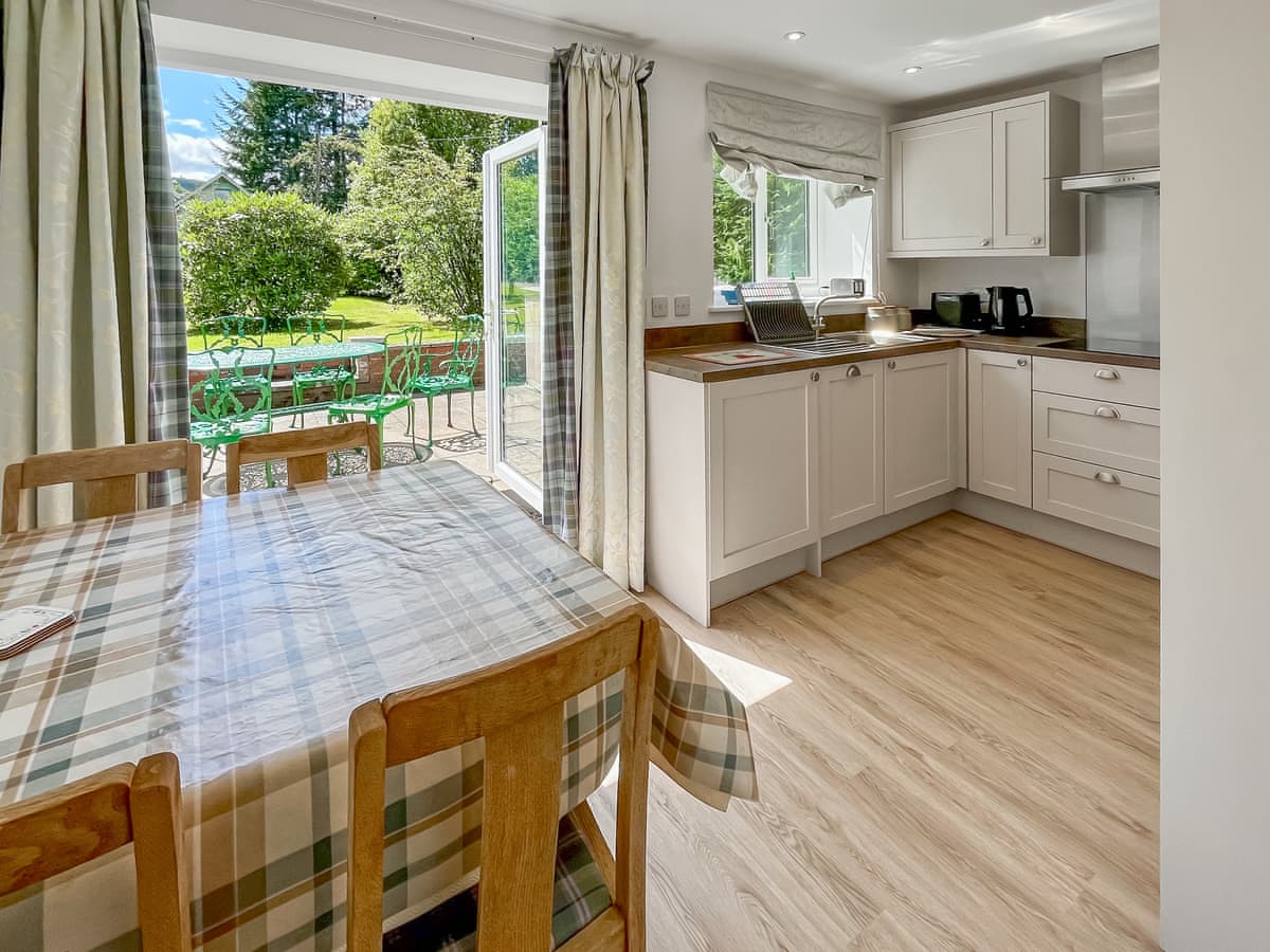 Hillview Holidays - Hillview Cottage, listing photograph 4