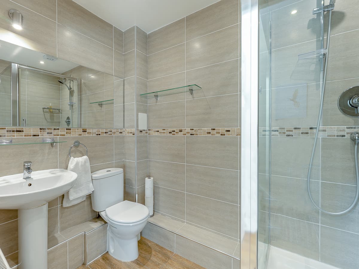 Osprey Hideaways - Kestrel Cottage, listing photograph 12