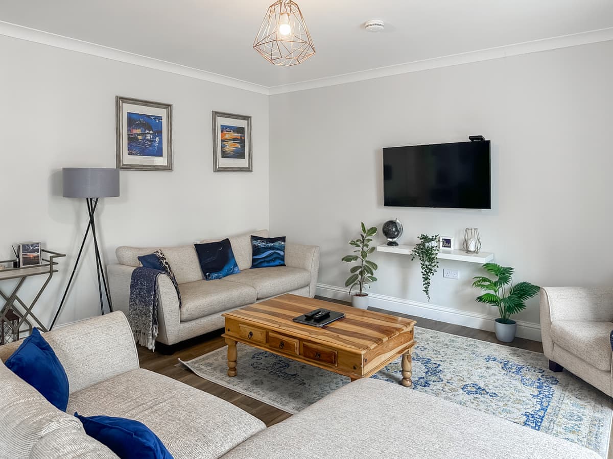 Airds Apartment, listing photograph 3