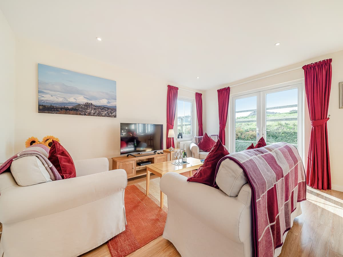 Osprey Hideaways - Buzzard Cottage, listing photograph 3