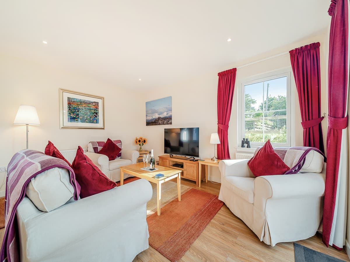 Osprey Hideaways - Buzzard Cottage, listing photograph 4