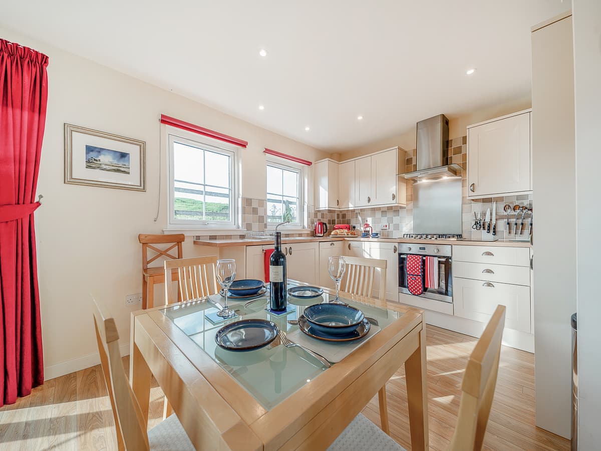 Osprey Hideaways - Buzzard Cottage, listing photograph 9