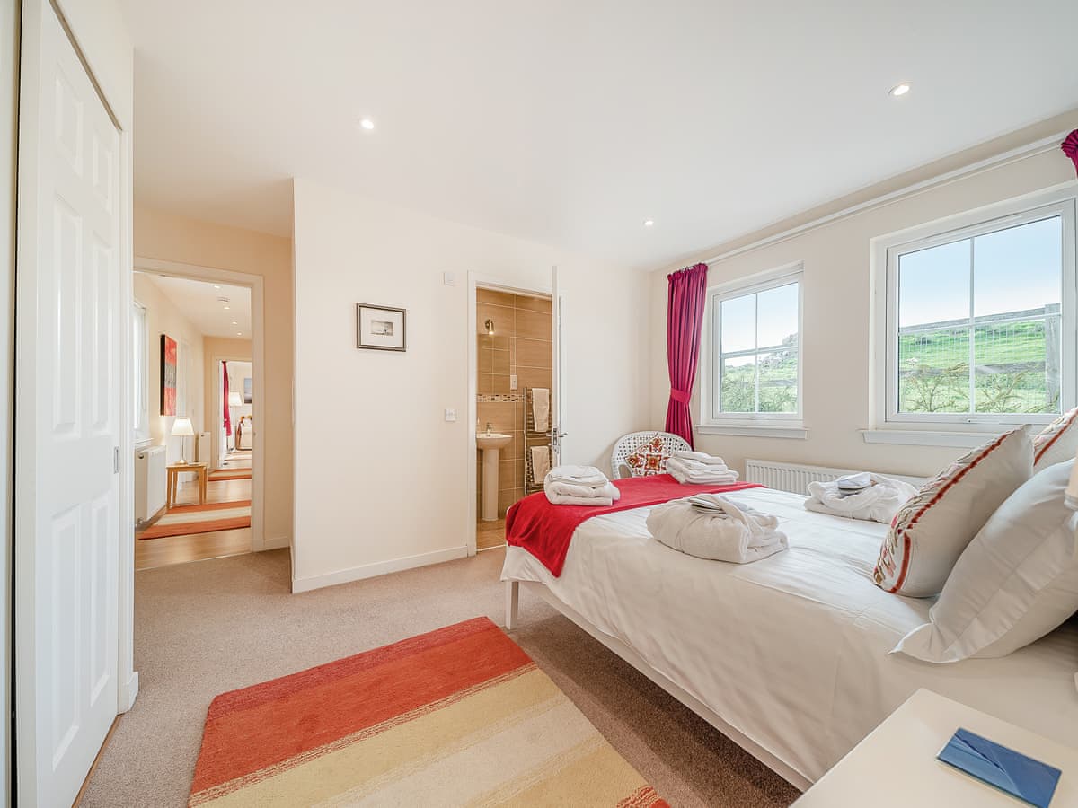 Osprey Hideaways - Buzzard Cottage, listing photograph 12