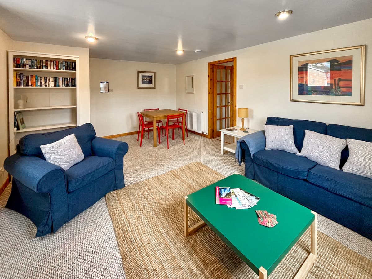 Heathergems Apartment, listing photograph 4