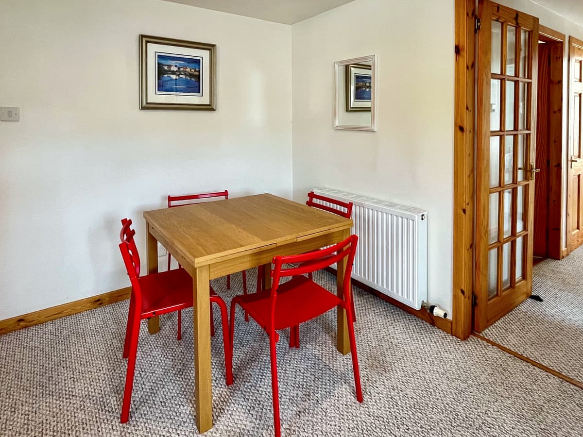 Heathergems Apartment, listing photograph 6